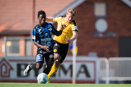 Frejs Adam Gradén jagar Sirius Kingsley Kofi Sarfo