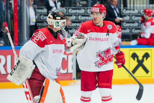 Danmarks målvakt Sebastian Dahm och Patrick