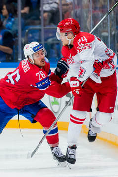 Norges Kristian Forsberg trycker till Danmarks Nikolaj