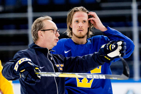 Förbundskapten Pär Mårts i samtal med Magnus Nygren