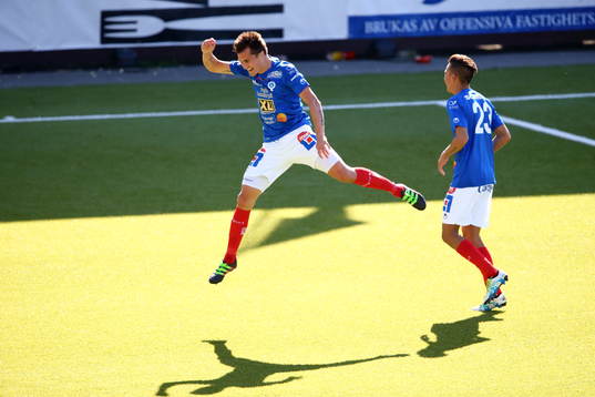 Åtvidabergs Jon Birkfeldt och Kevin Deeromram jublar