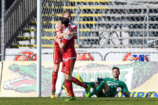 Degerfors Magnus Solum och Alexander Andersson jublar
