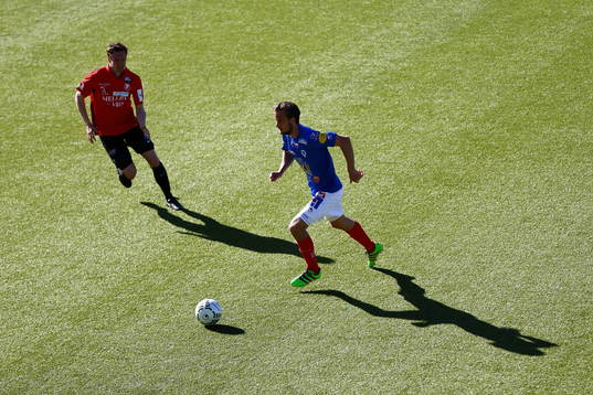 Åtvidabergs Månz Karlsson och Trelleborgs Marcus Pode