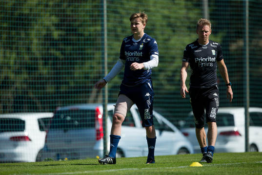 IFK Göteborgs målvakt Oliver Gustafsson tvingas avbryta