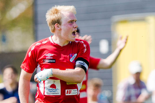 Höganäs Marcus Karlsson protesterar mot domslut