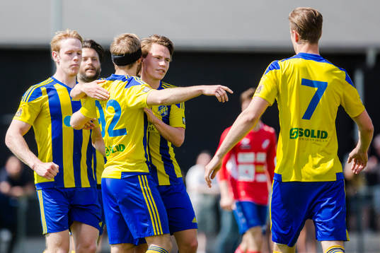 Eskilsminnes Emil Åberg jublar