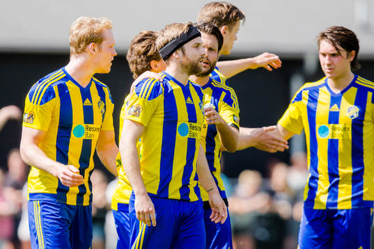Eskilsminnes Emil Åberg jublar