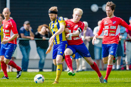 Eskilsminnes Emil Åberg och Höganäs Marcus Karlsson i
