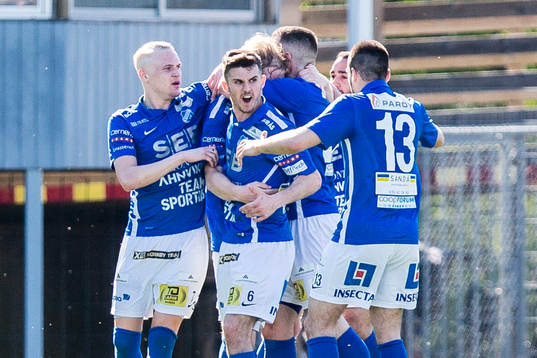 Norrbys Nicklas Savolainen jublar med lagkamrater