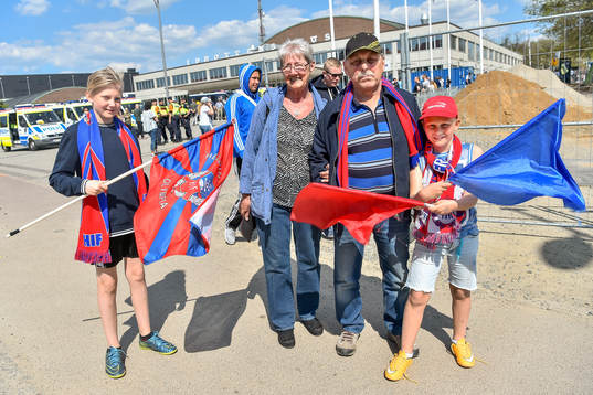 Helsingborgs supportrar  före fotbollsmatchen i
