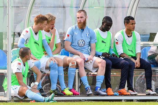 Malmö FFs Jo Inge Berget tvingas lämna planen skadad