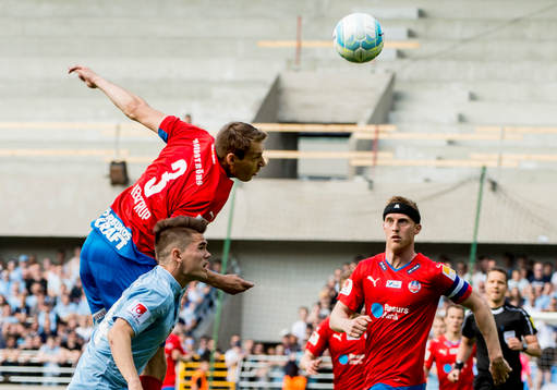Helsingborgs Frederik Helstrup och Peter Larsson mot Malmö