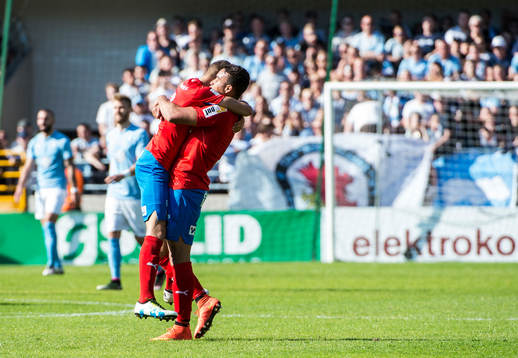 Helsingborgs Jordan Larsson och Matthew Rusike jublar