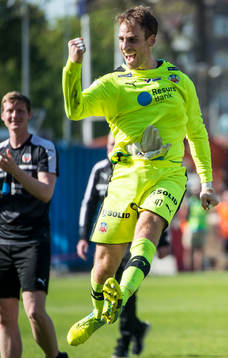 Helsingborgs målvakt Tomer Chencinski jublar