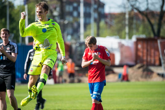 Helsingborgs målvakt Tomer Chencinski jublar