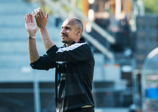 Helsingborgs manager Henrik Larsson jublar