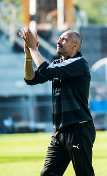 Helsingborgs manager Henrik Larsson jublar