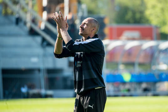 Helsingborgs manager Henrik Larsson jublar