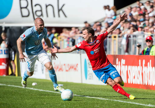 Malmö FFs Anton Tinnerholm skriker på Helsingborgs Anton