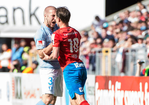 Malmö FFs Anton Tinnerholm skriker på Helsingborgs Anton