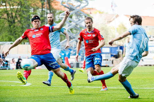 Malmö FFs Magnus Wolff Eikrem och Jo Inge Berget mot