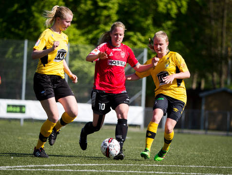 s Michaela Johnsson och Ältas Anna Skugge och Lina Malmborg