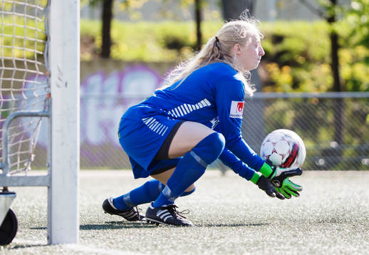 s målvakt Josephine Frigge