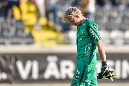 Häckens målvakt Peter Abrahamsson deppar