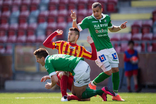 Ljungskiles Gabriel Altemark-Vanneryr och Ahmed El-Amrani i