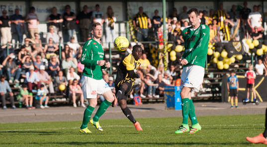 IFK Hässleholms Mike Andrew inlägg och supporterklacken i