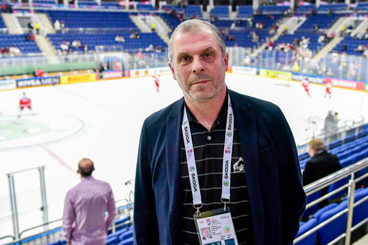 Rögles sportchef Anders "Masken" Carlsson på plats före