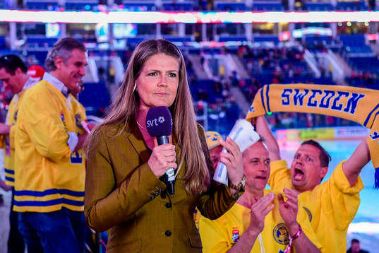 s reporter Marie Lehmann på plats före ishockeymatchen i