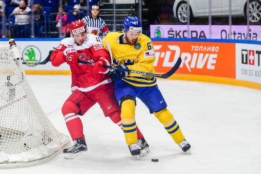 Danmarks Mads Boedker och Sveriges Linus Omark
