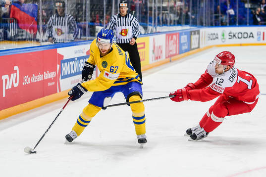 Sveriges Linus Omark och Danmarks Mads Christensen