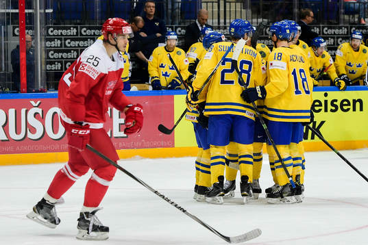 Danmarks Oliver Lauridsen deppar medan Sveriges spelare