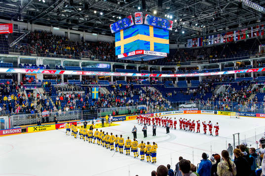Lagen ställer upp för svenska nationalsången