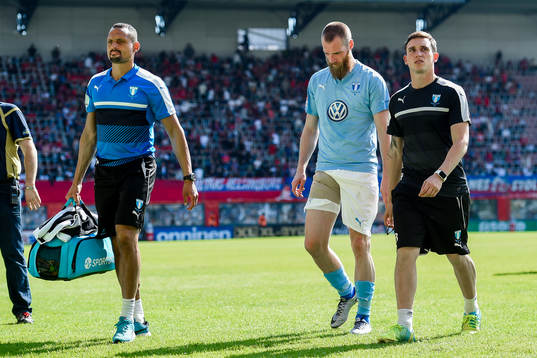Malmö FFs Jo Inge Berget  deppar när han lämnar planen
