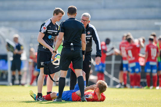 Helsingborgs Johan Mårtensson liggandes
