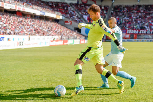 Helsingborgs målvakt Tomer Chencinski och Vladimir Rodic
