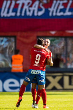 Helsingborgs Matthew Rusike och Jordan Larsson jublar