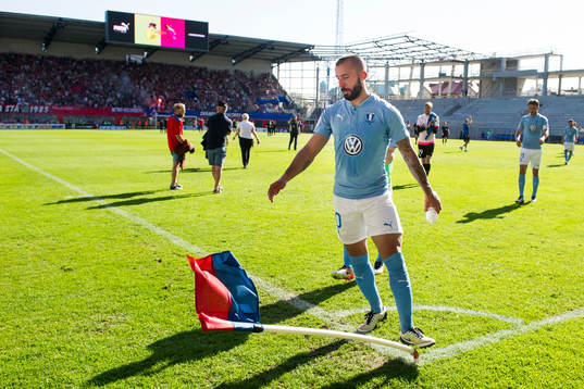 Malmö FFs Guillermo Molins deppar när han lämnar planen
