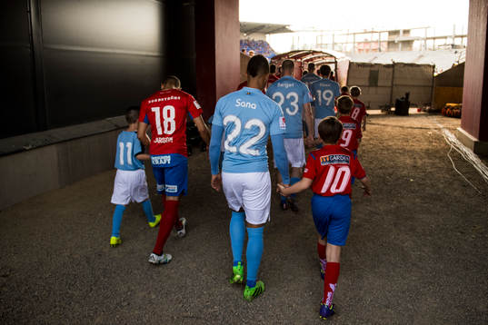 Helsingborgs Jordan Larsson och Malmö FFs Tobias Sana gör