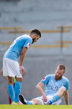 Malmö FFs Erdal Rakip kollar till Jo Inge Berget som