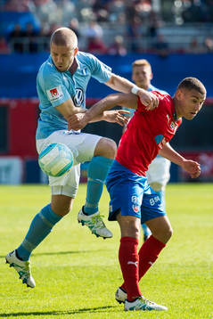 Malmö FFs Anton Tinnerholm och Helsingborgs Jordan Larsson
