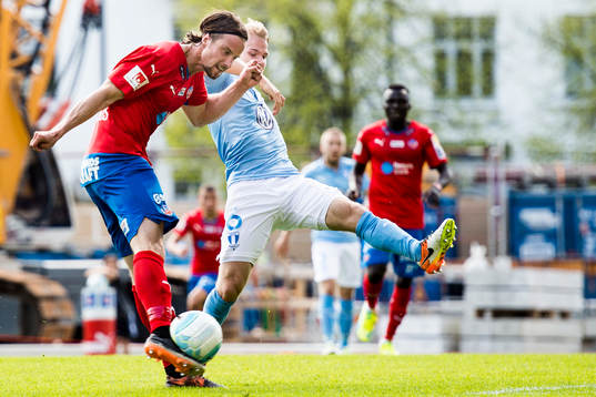 Helsingborgs Linus Hallenius och Malmö FFs Oscar Lewicki