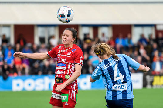Piteås Felicia Karlsson i nickduell med Djurgårdens