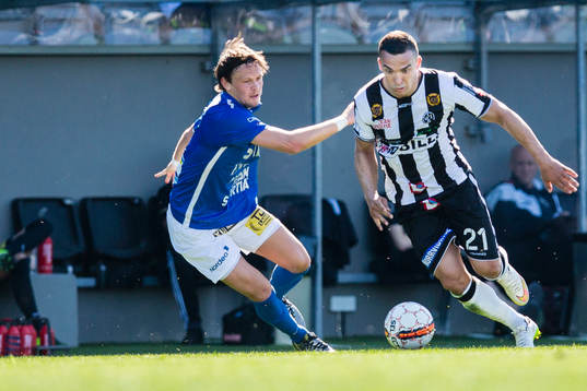 Landskronas Admir Aganovic driver med bollen