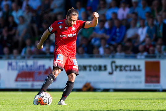 Norrköpings Christopher Telo skjuter
