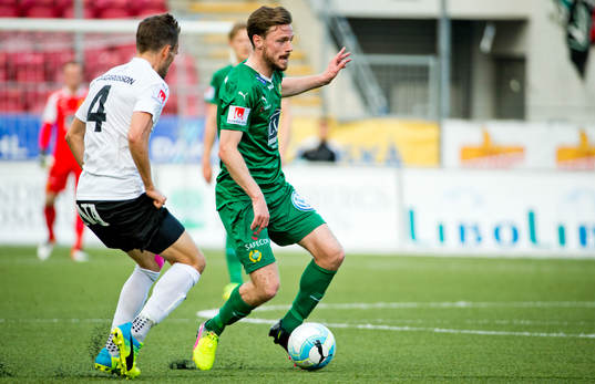 Hammarbys Erik Israelsson och Örebros Logi Valgardsson
