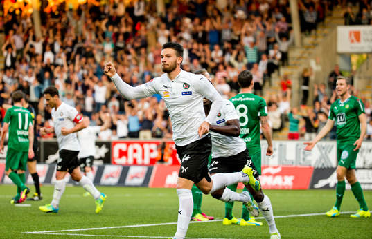Örebros Brendan Hines-Ike gör 3-2 och jublar